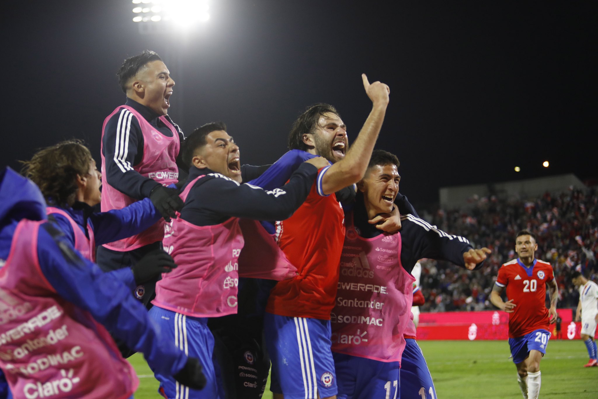 Sigue la ilusión: Chile venció a Paraguay 2-0 en San Carlos de Apoquindo