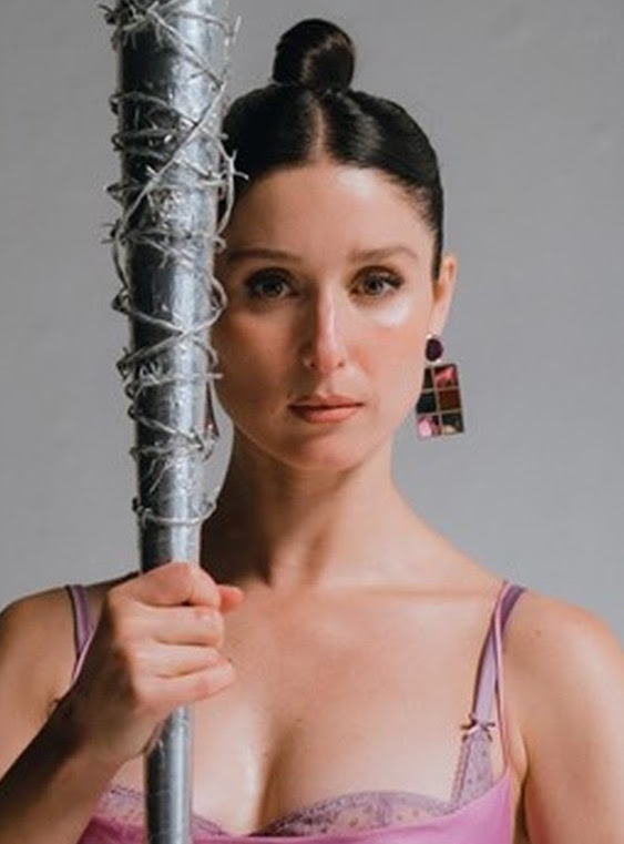 «Castillo de Cristal» de Francisca Valenzuela es N°1 en radios chilenas