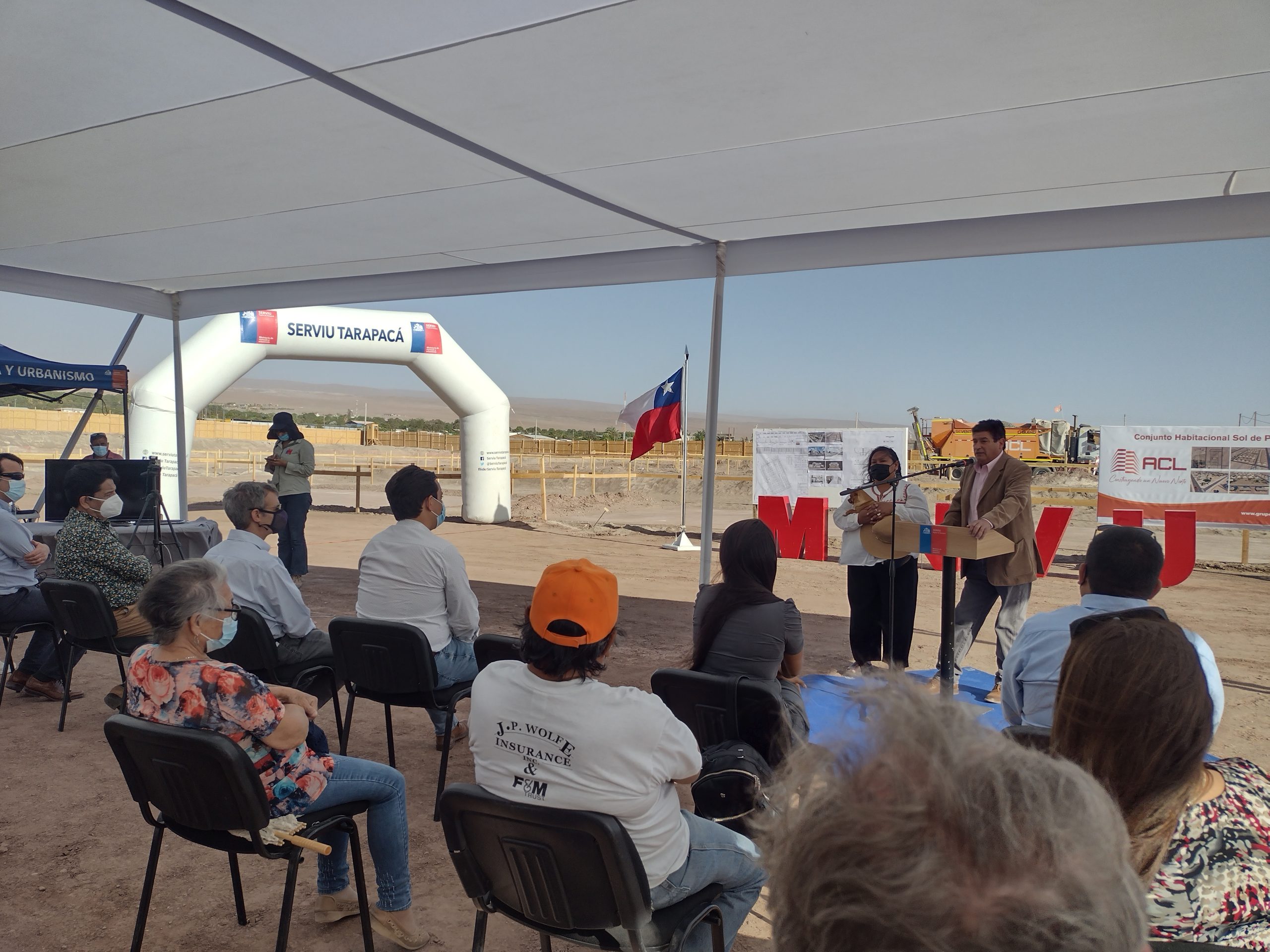 Autoridades y familias visitaron avances de construcción de 159 viviendas sociales en Pica