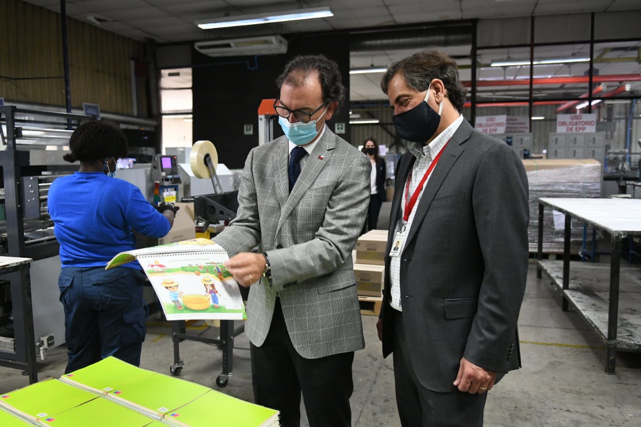 Ministerio de Educación completa plan de modernización de Textos Escolares que beneficiará a casi 3 millones de estudiantes en 2022