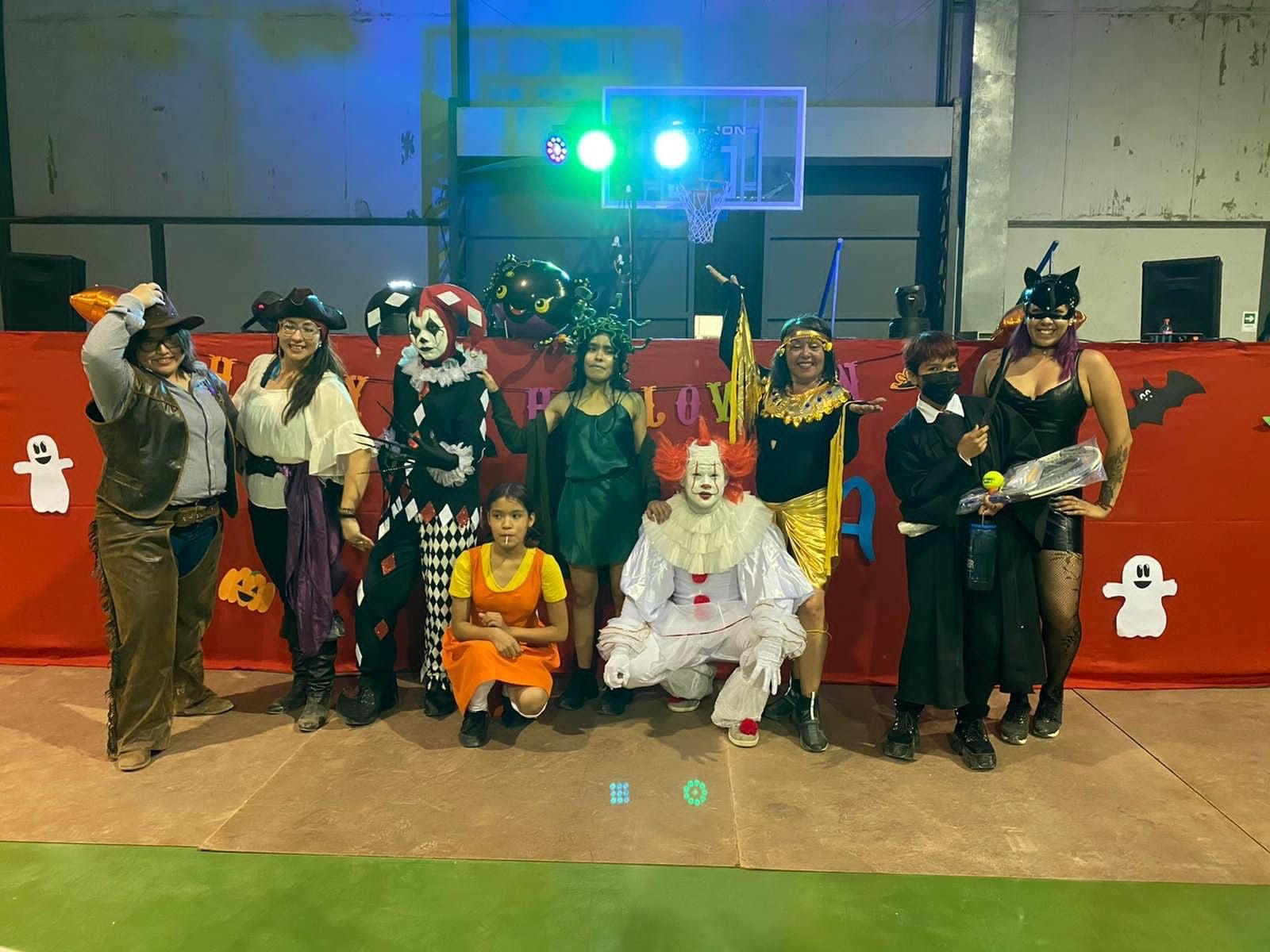 La magia de disfraces y la música le dieron vida al evento de Zumba Halloween en Pozo Almonte