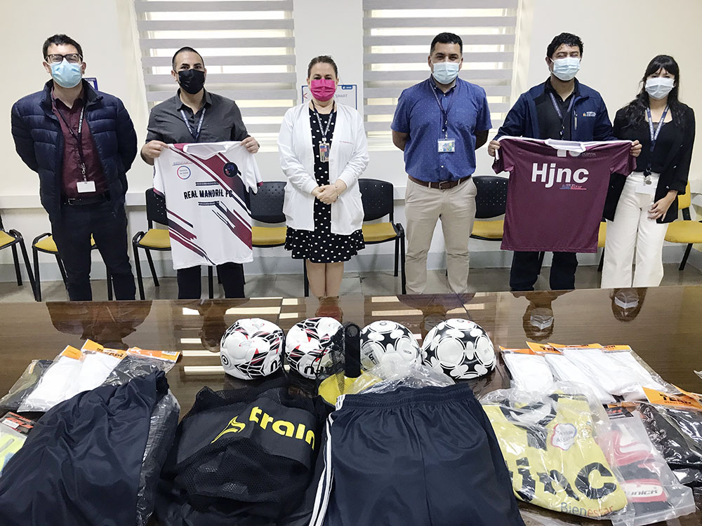 Servicio de Salud Arica entregó implementos a equipos de fútbol de los funcionarios