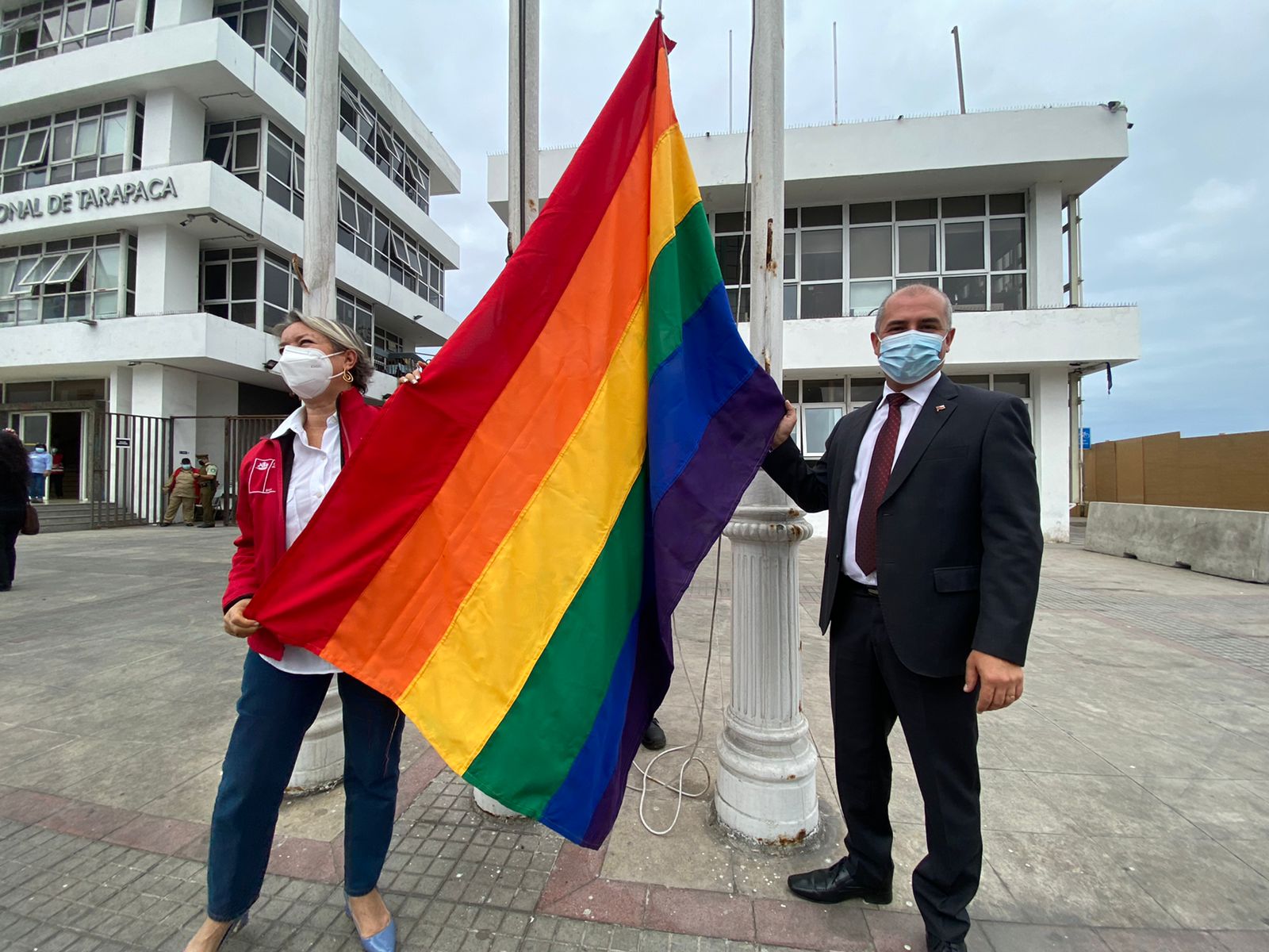 Delegación Presidencial de Tarapacá izó bandera LGTBI por Ley de Matrimonio Igualitario