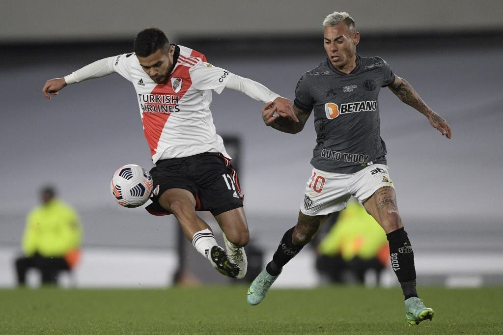 Hinchas de River Plate alucinan con el nivel de Paulo Díaz: «El mejor chileno después de Salas»