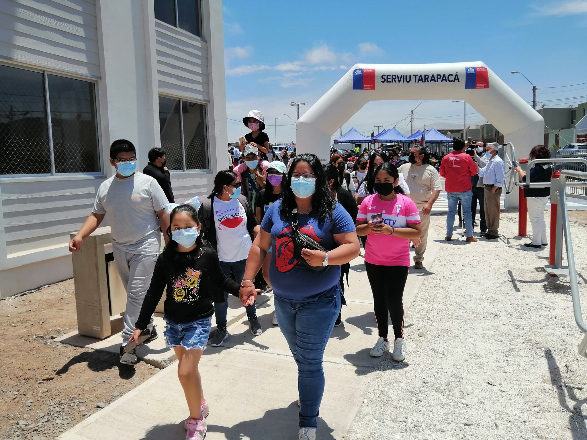 Minvu entregó 100 nuevas viviendas de conjunto habitacional Alto Esperanza de La Pampa en Alto Hospicio