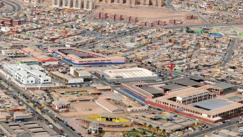 Camionero entró a pasaje en barrio de Alto Hospicio y no se dio cuenta que atropelló a 3 vecinos; uno de ellos falleció