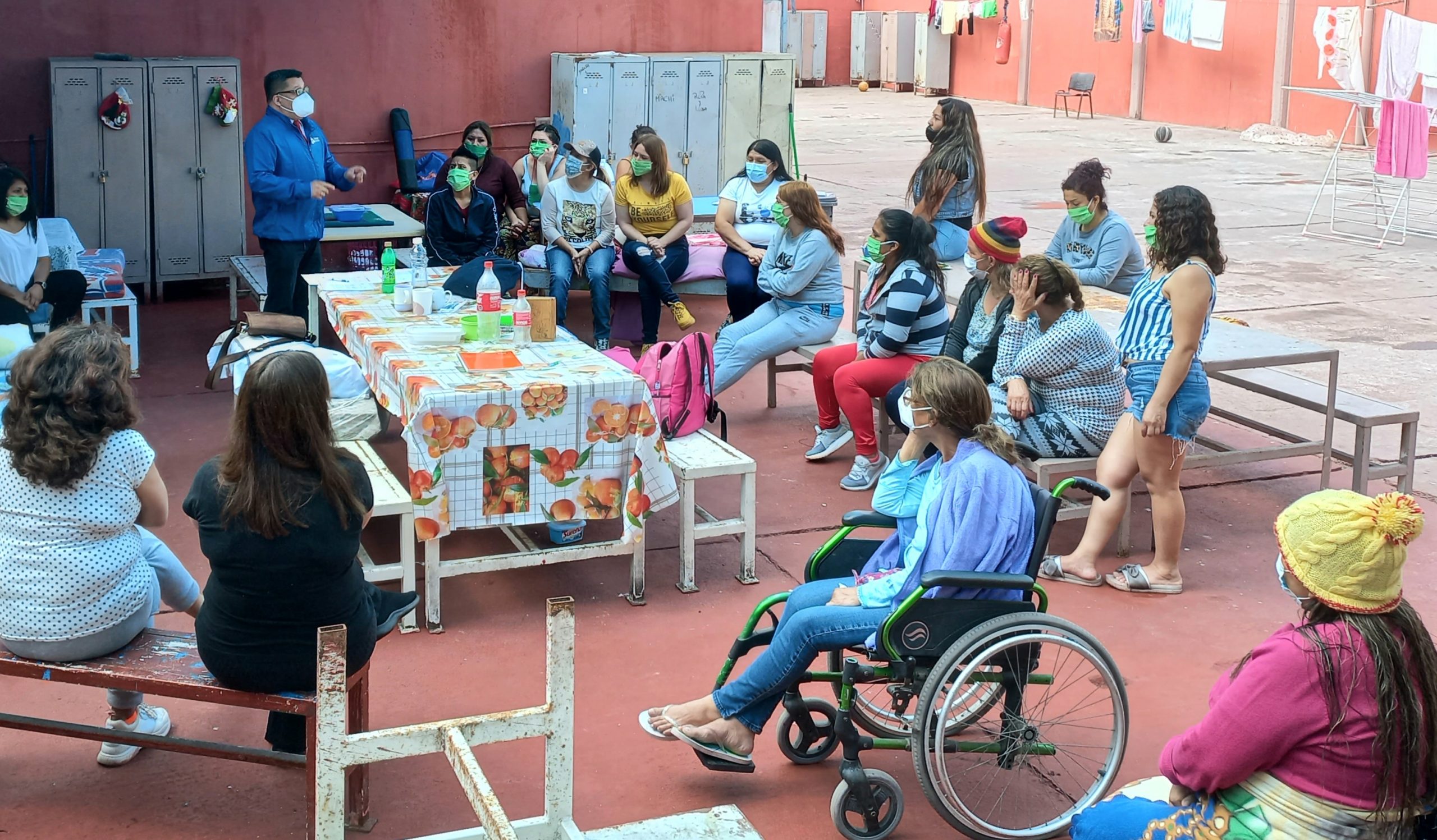 Defensor Regional sostuvo instructivo encuentro con internas del Módulo Laboral del Penal de Iquique