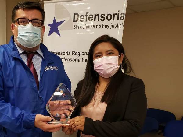 Facilitadora Intercultural distinguida como funcionaria símbolo de valores que promueve la Defensoría Penal Pública