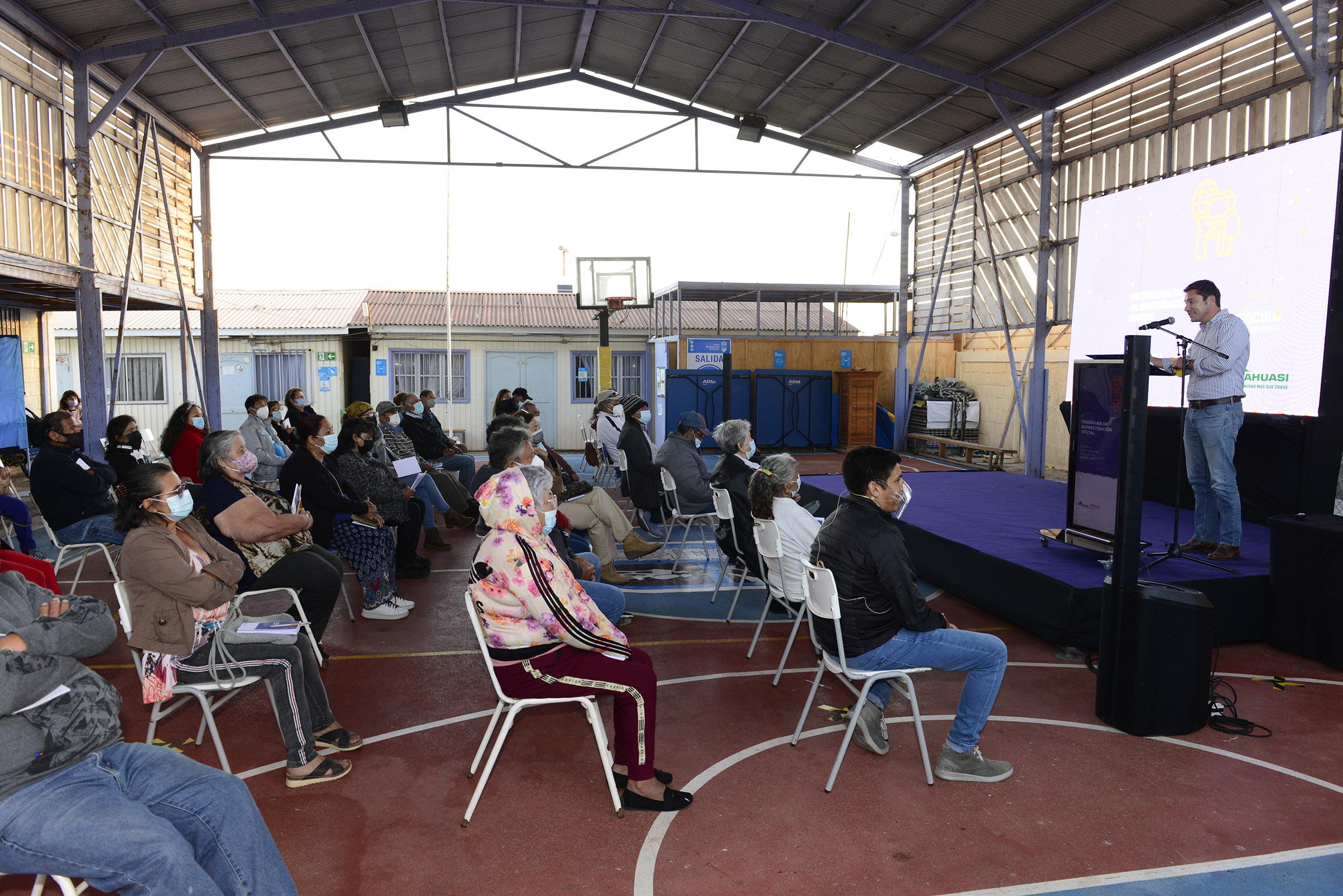 Cien adultos mayores de Chanavayita y Caramucho inician Programa de Alfabetización Digital impulsado por Collahuasi