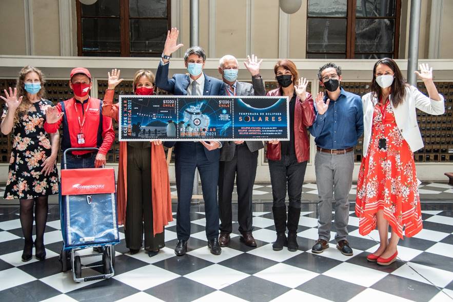Ministerio de Ciencia y CorreosChile celebran el eclipse antártico con el lanzamiento de emisión postal conmemorativa