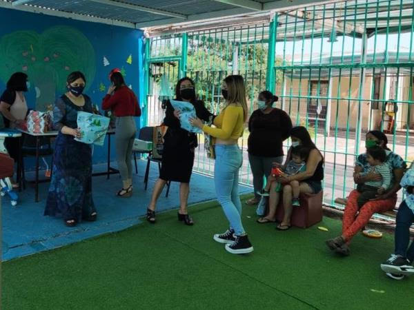 Funcionarios de la Defensoría llevaron regalos a niños en el Penal de Iquique