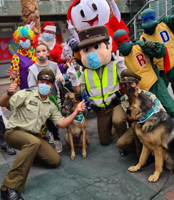 Carabineros visitaron a los niños del Instituto Teletón Iquique