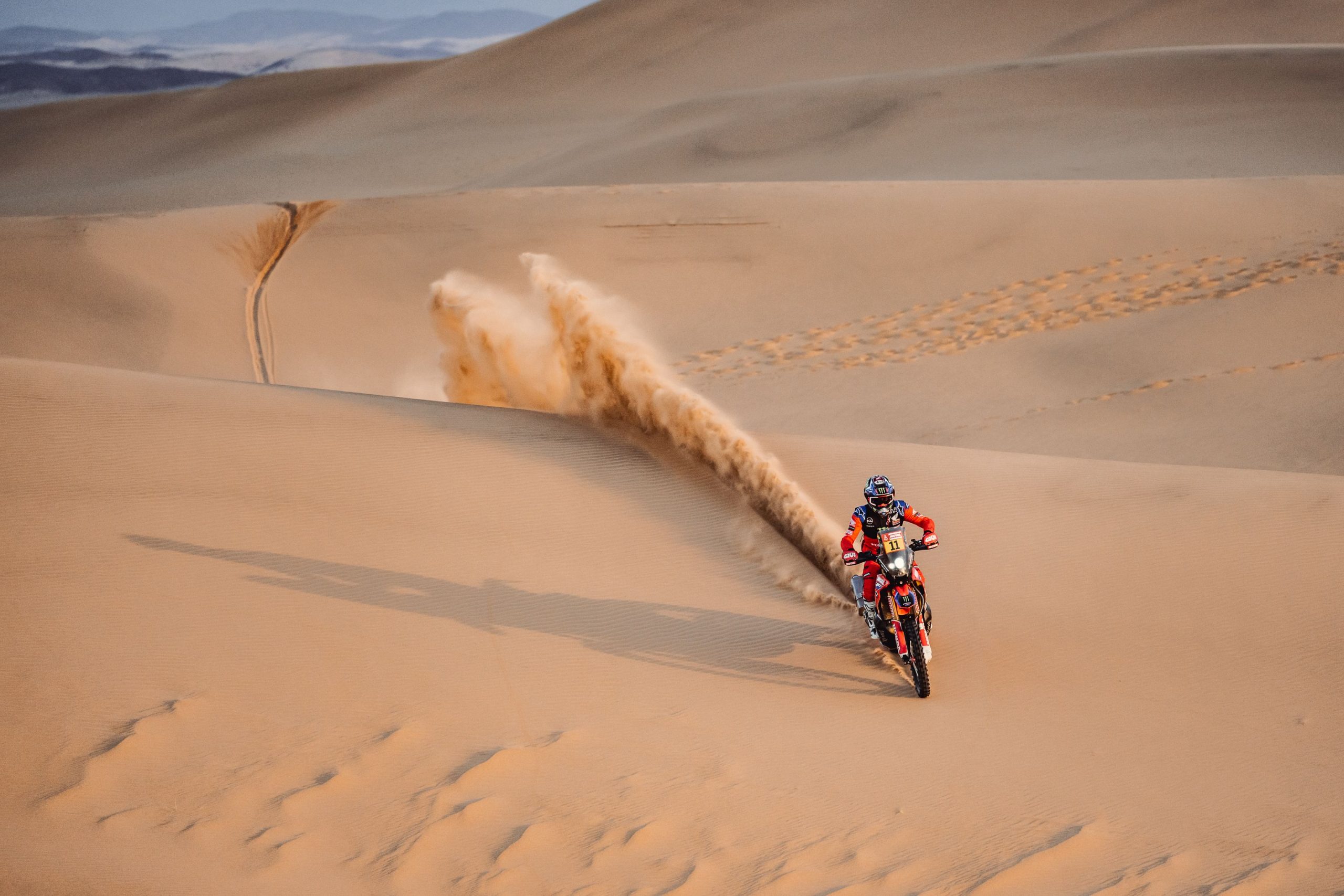 Iquiqueño Nacho Cornejo gana otra vez en el Dakar y queda entre los 9 más rápidos en motos