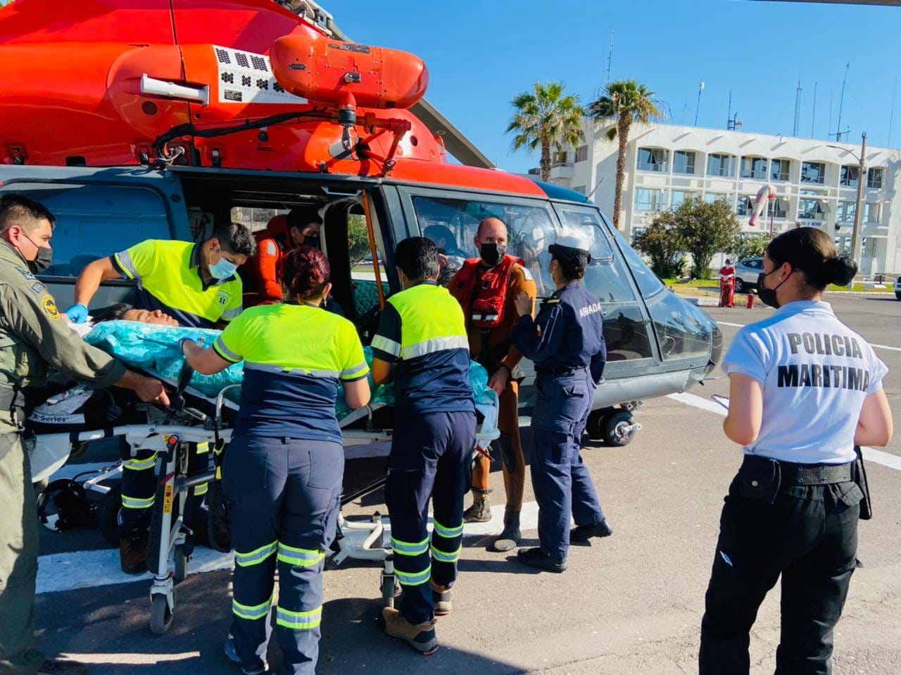 Armada realizó rescate de tres personas en Playa Boca del Diablo sector costero sur de Iquique