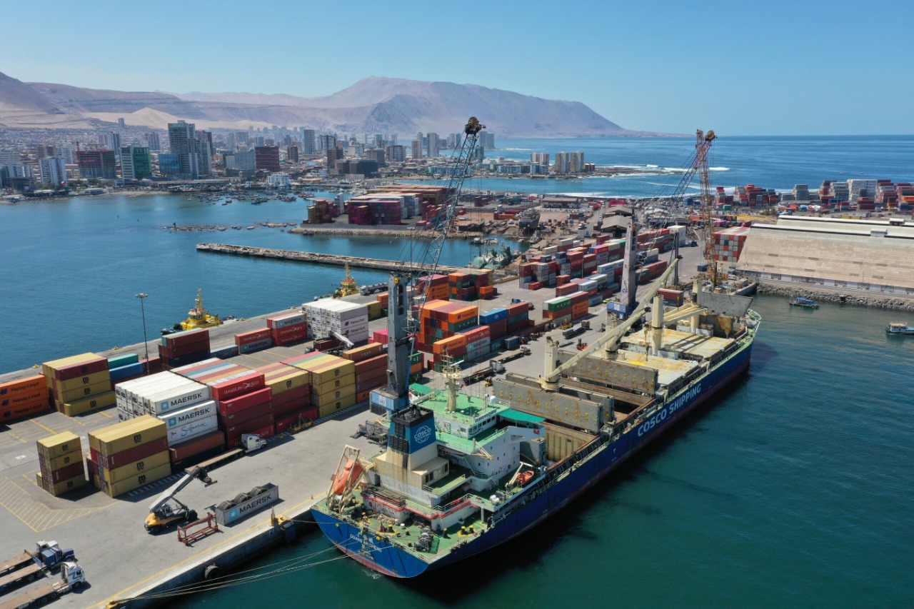 Iquique Terminal Internacional (ITI) vuelve a operar con grúas móviles en su Sitio 3