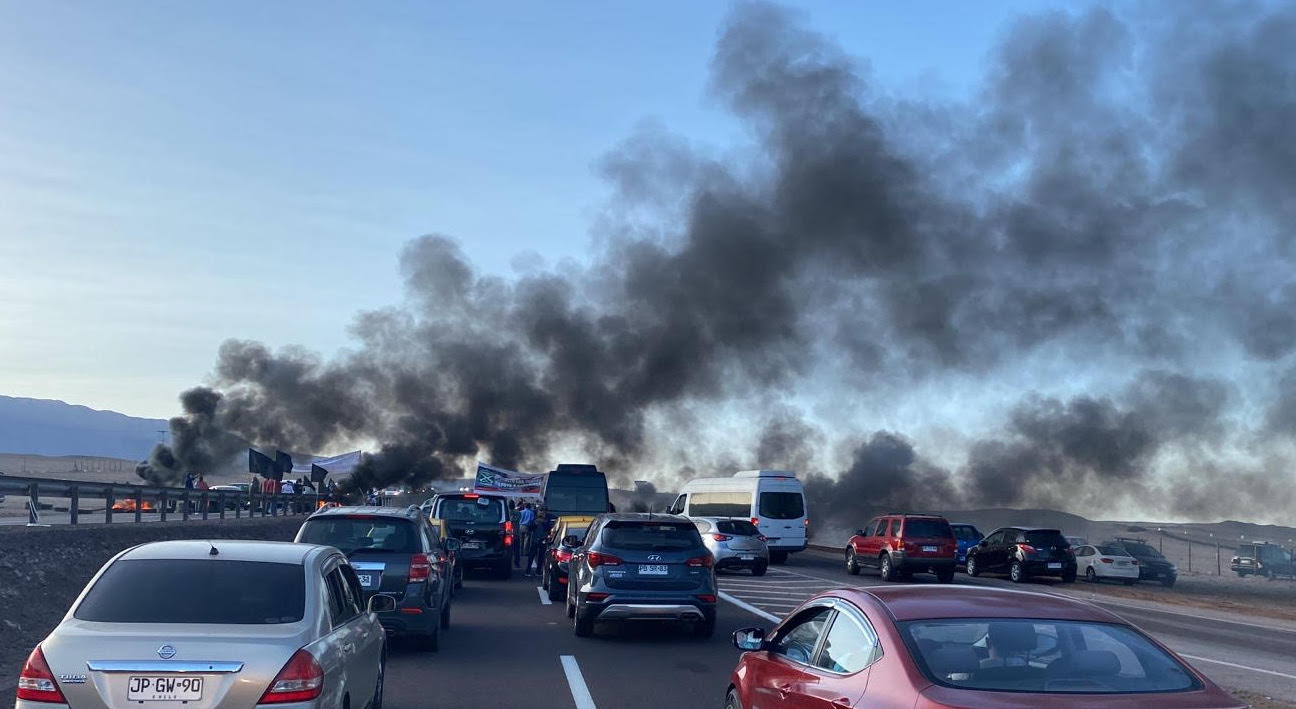 Iquique desde primeras horas de la mañana está bloqueado en todos sus accesos incluido el paso al aeropuerto