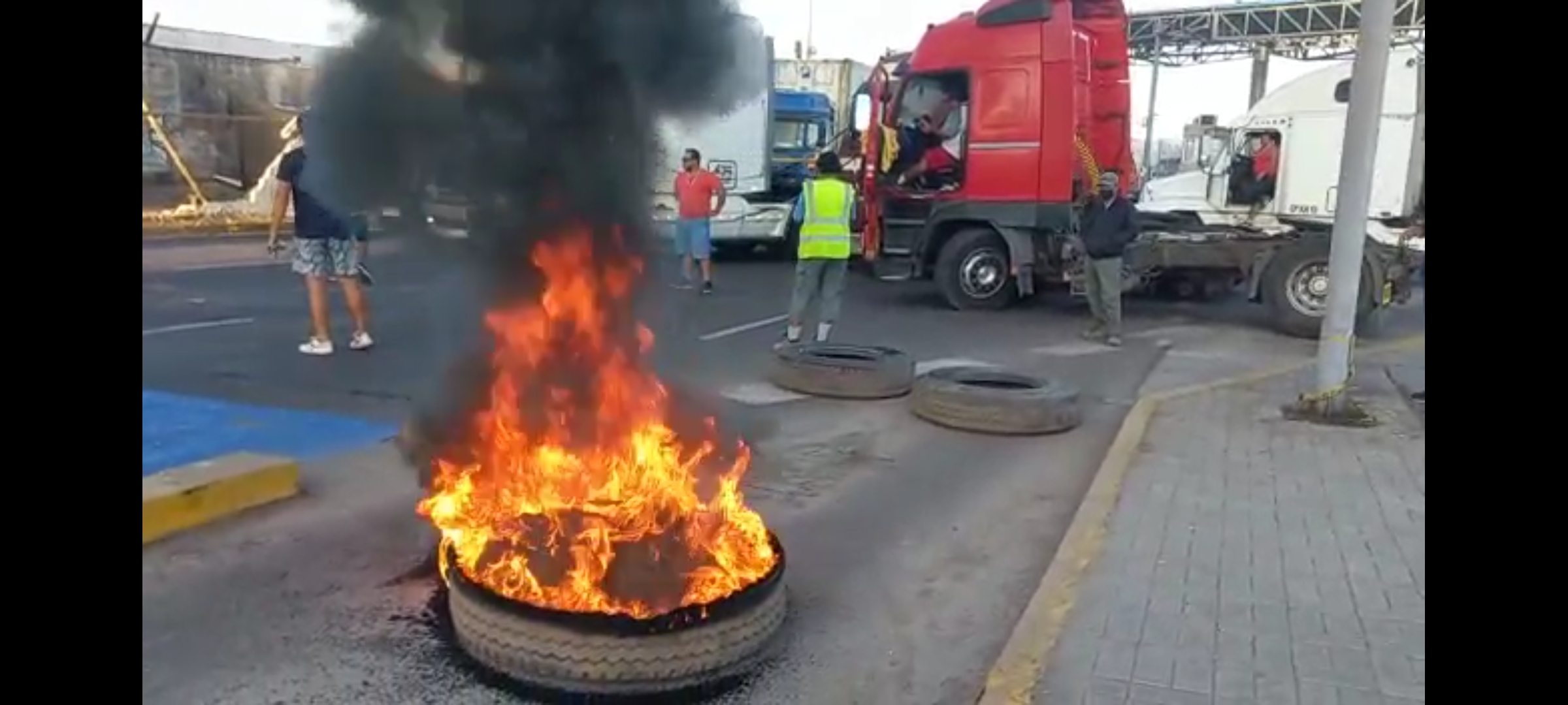 Carabineros de Región de Tarapacá da cuenta del bloqueo de carreteras