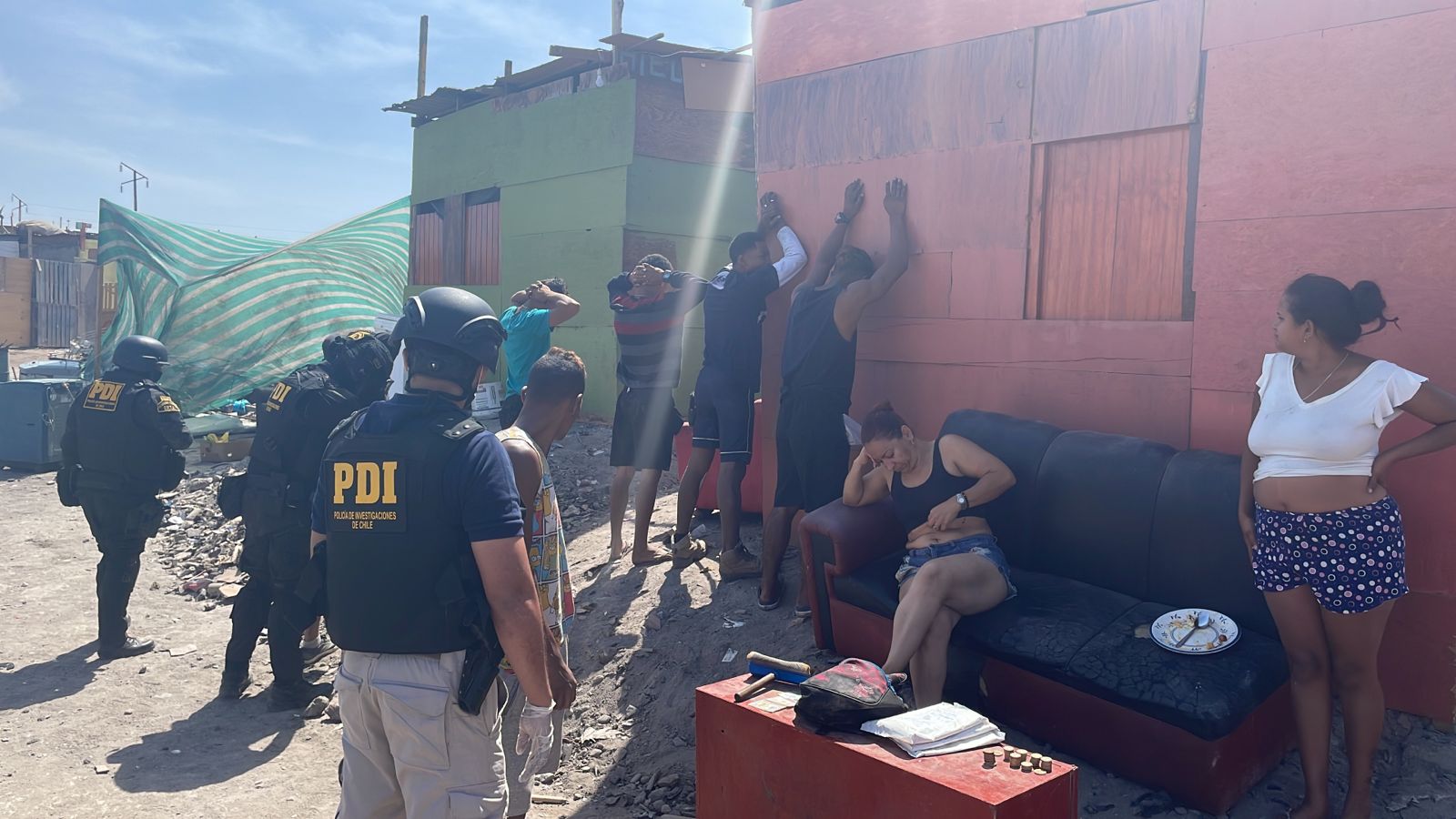 620 extranjeros fiscalizados y 304 denunciados realizó la PDI en operativo masivo