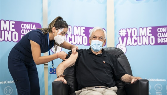 Presidente Piñera recibe cuarta dosis de vacunación contra el Covid-19