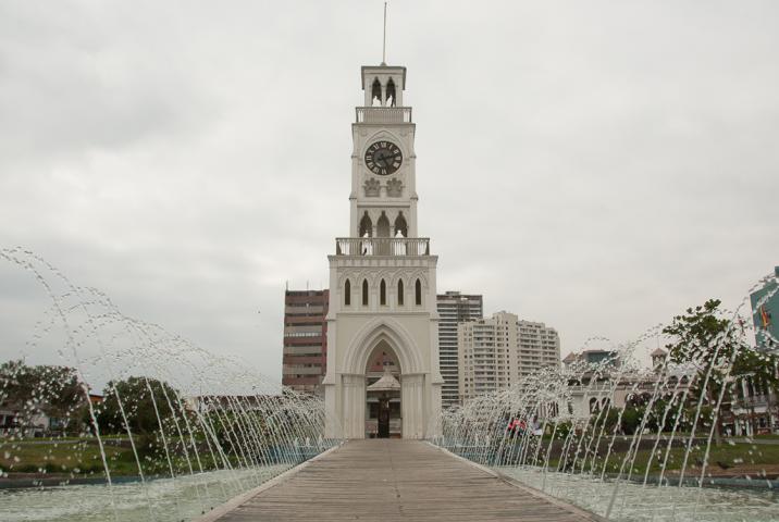 Plazas en Iquique / Bernardo Guerrero
