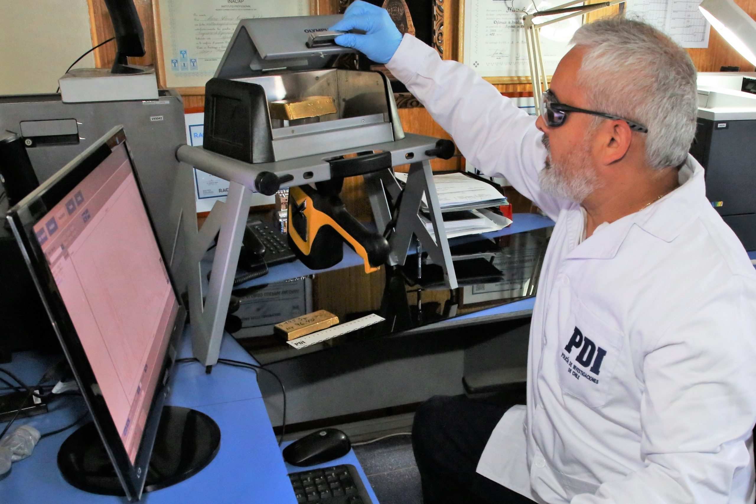 LACRIM de la PDI Iquique realiza método pionero en análisis químico forense de lingotes y joyas de oro