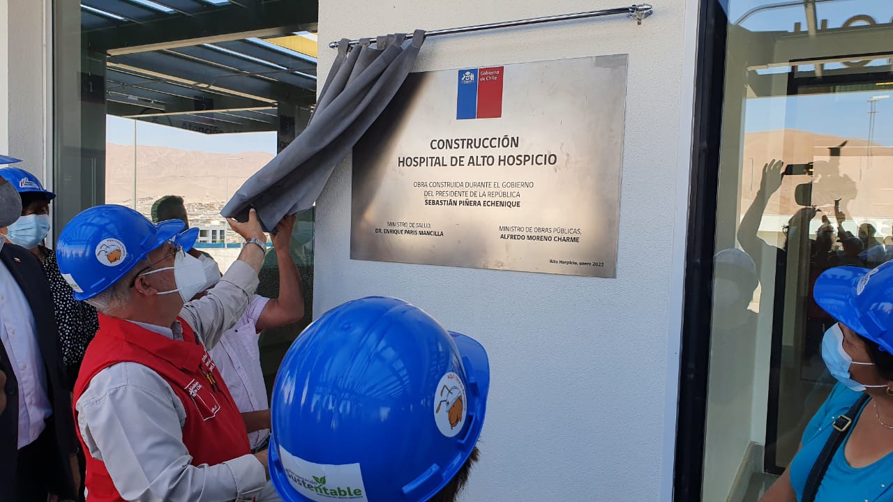Delegado presidencial y alcalde inspeccionaron edificio donde funcionará Hospital de Alto Hospicio
