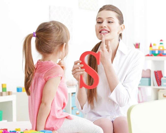 Fonémika entregará 16 becas para alumnos de 2° año básico de cualquier región del país