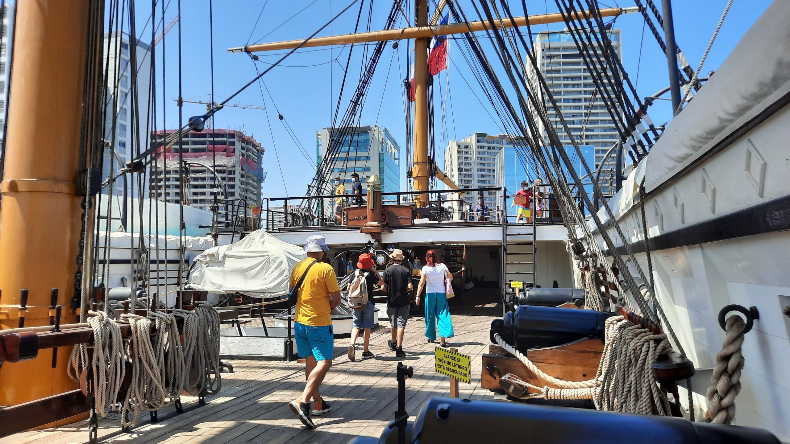 Veraneantes volvieron a visitar las cubiertas del Museo Corbeta Esmeralda