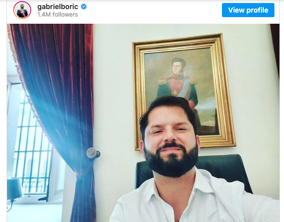 «Daré lo mejor de mí para estar a la altura»: Boric y su primera imagen en su oficina en La Moneda