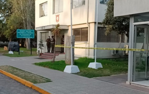 Roban al menos 50 armas desde recinto militar tras engañar a funcionarios