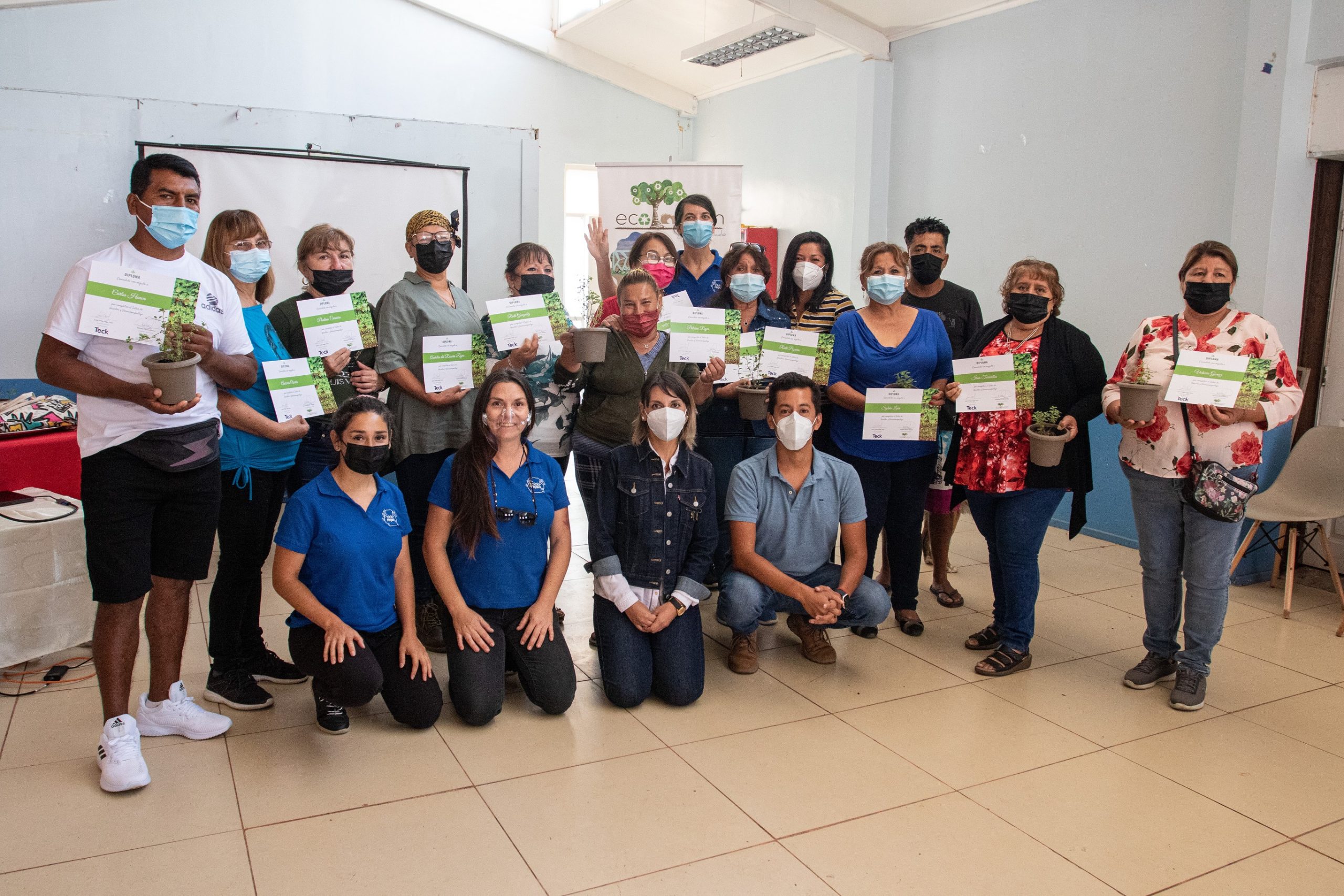Habitantes del borde costero se capacitaron en manejo de huerto y compostaje