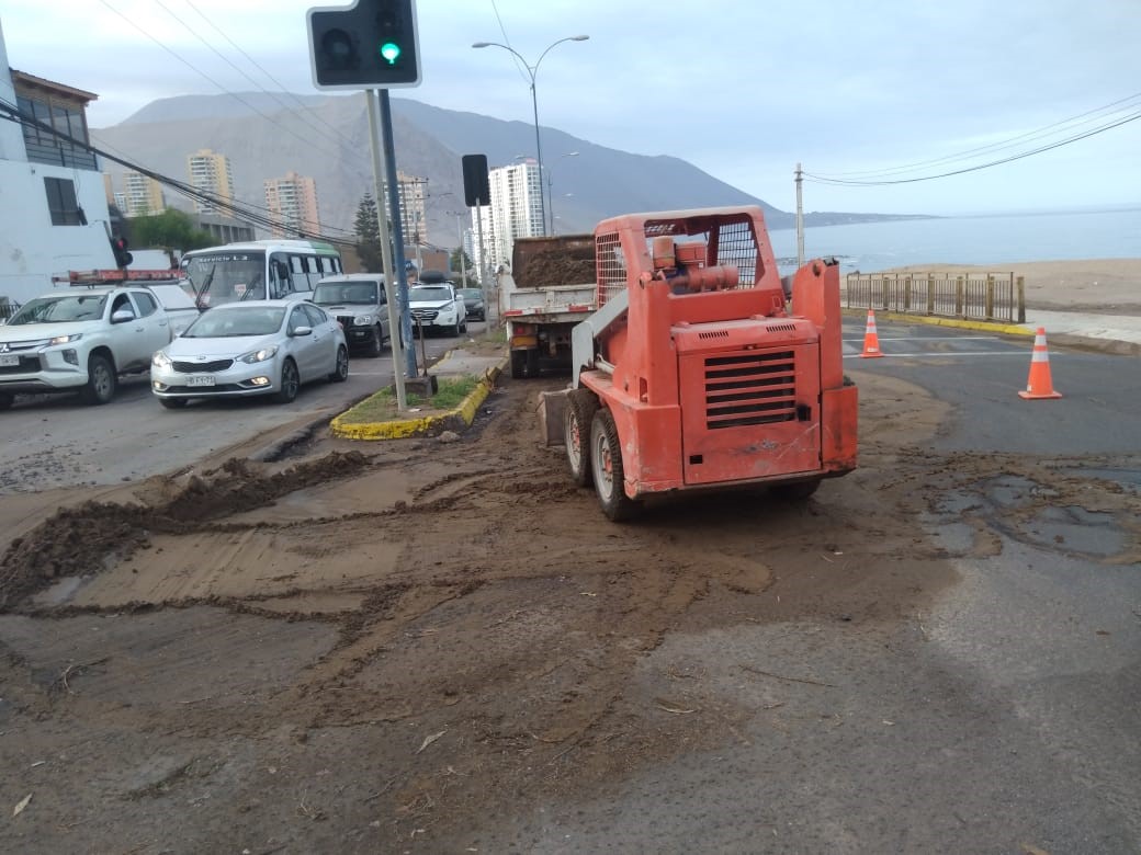 Aguas del Altiplano realiza reparación de alimentadora en sector sur de Iquique￼