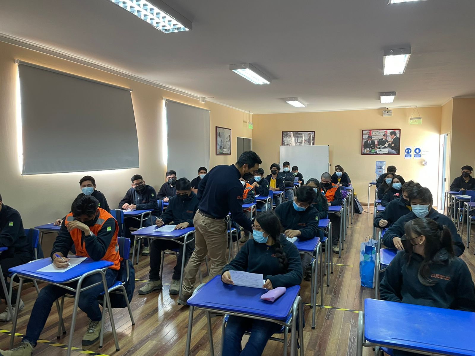 Liceo Bicentenario Minero Juan Pablo II de Alto Hospicio obtiene 100% de Excelencia Académica 2022-2023