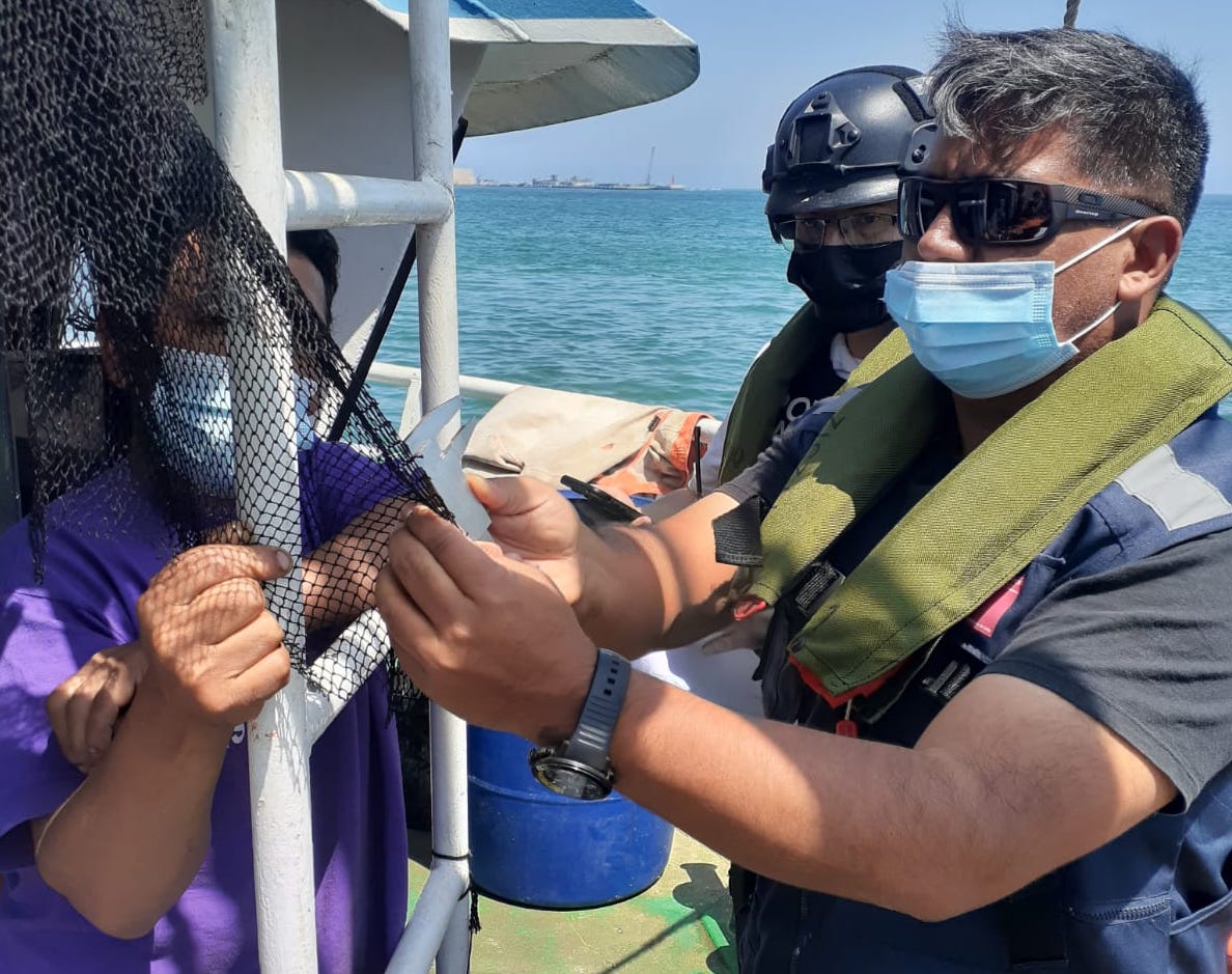 SERNAPESCA y Armada fiscalizan operación de embarcaciones en primera milla