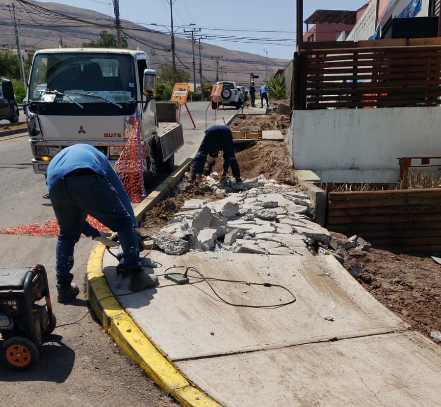 Aguas del Altiplano continúa realizando mejoras luego de filtración de matriz registrada en el sector sur de Iquique