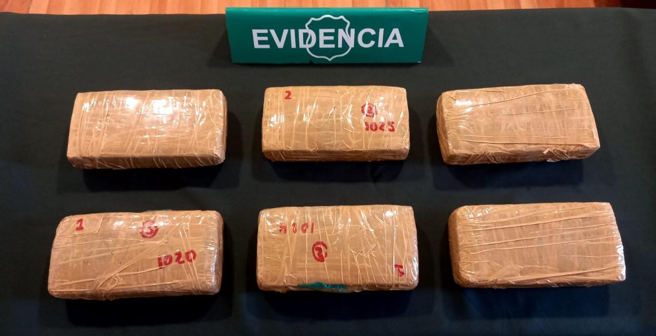 Detenidos por tráfico de drogas en cruce de Cariquima