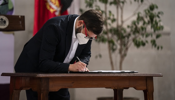 Presidente Boric y proyecto para incluir a Chile en el Acuerdo de Escazú: Hoy día estamos firmando y cumpliendo este compromiso»