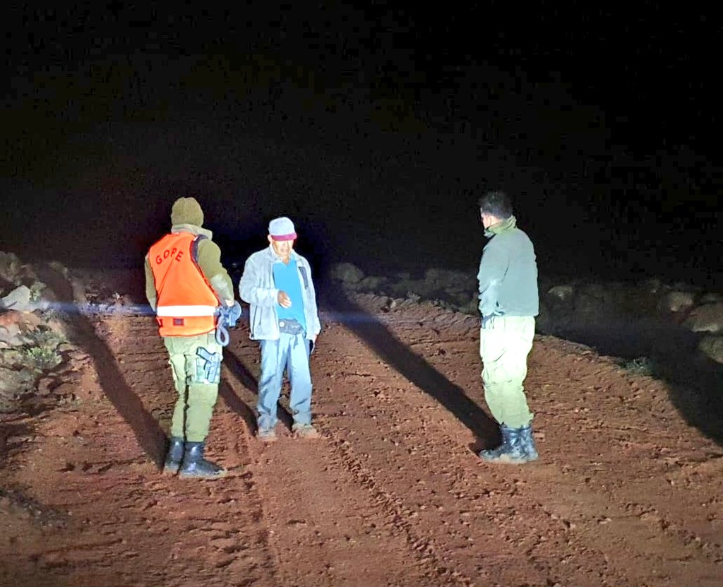 Carabineros de Retén de Camiña rescatan a personas atrapadas en el sector Berenguela