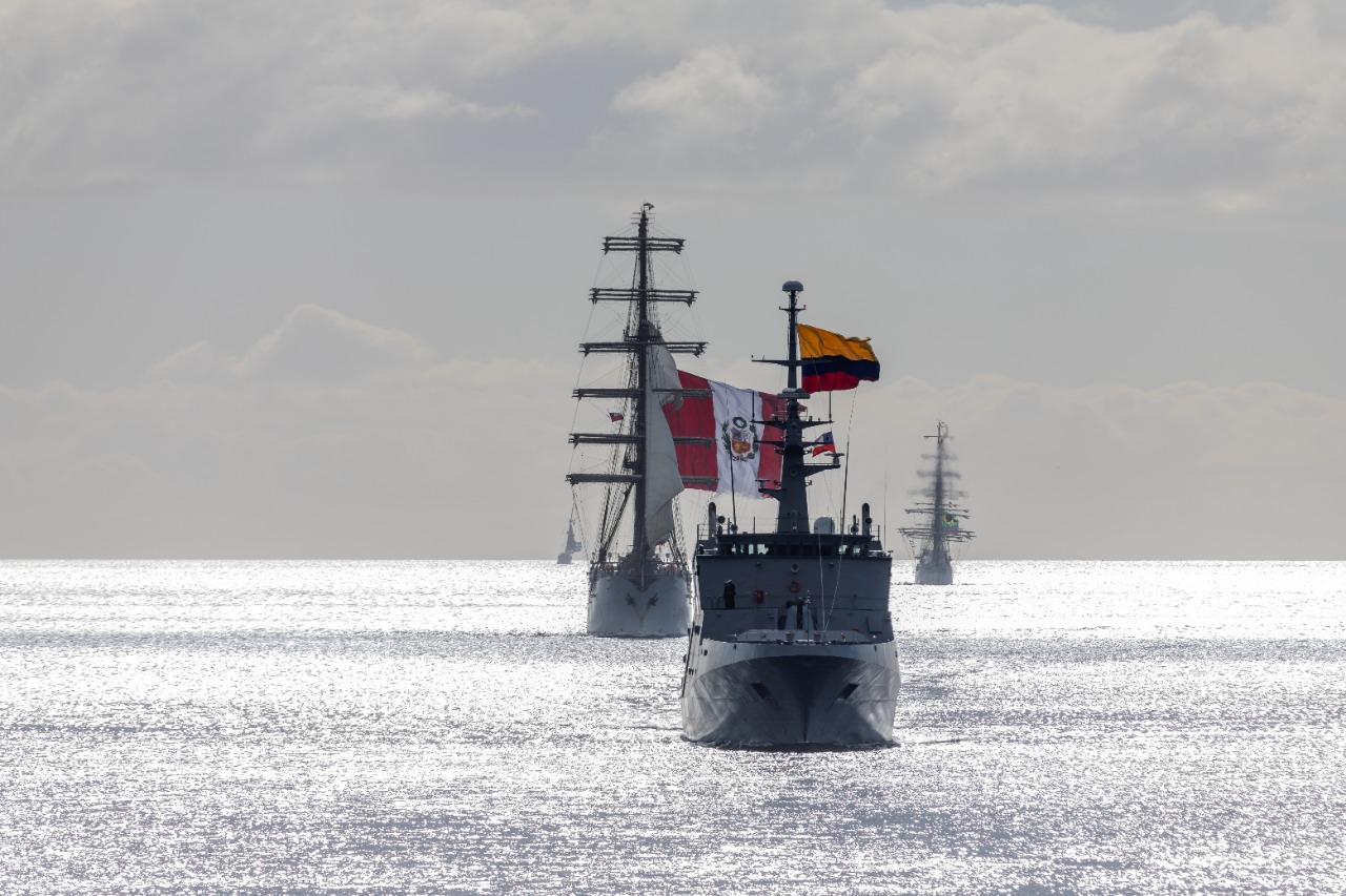 Armada recibe a unidades participantes de Velas Latinoamérica 2022 en Punta Arenas