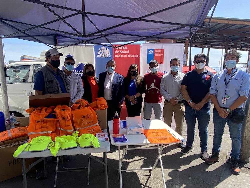 Pescadores de Caleta Riquelme participan de actividad para prevenir efectos nocivos del sol