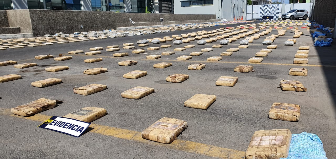 PDI incautó casi una tonelada y media de droga almacenada en Alto Hospicio con destino a Santiago: 4 detenidos; organización era liderada por chileno y colombiano