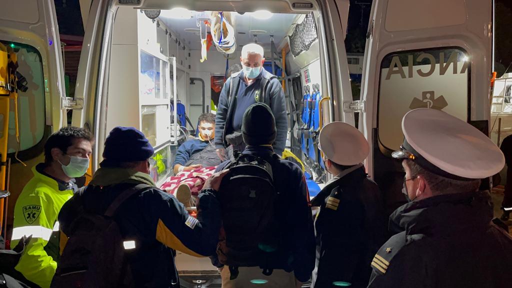 Armada apoyó evacuación médica de urgencia para Servidor Naval de Velero uruguayo que participa en Velas Latinoamérica 2022