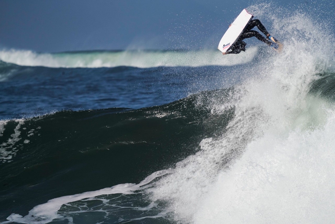 “Armada ariqueña” clasifica a la tercera ronda del circuito mundial de bodyboard￼