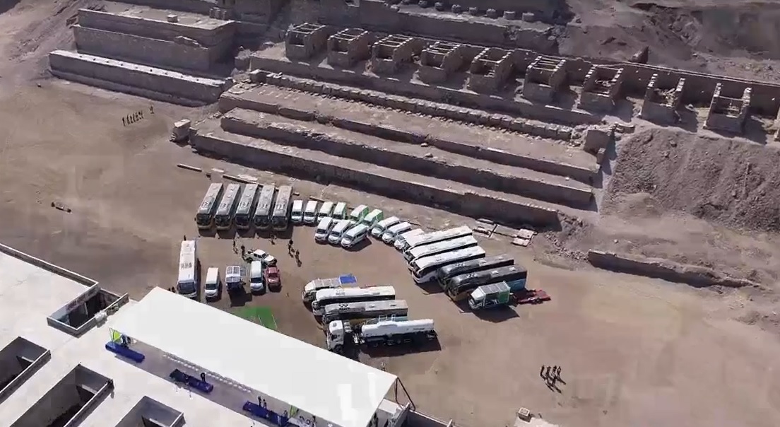 SQM y empresas líderes de transporte lanzan flota eléctrica más grande y diversa de la minería nacional