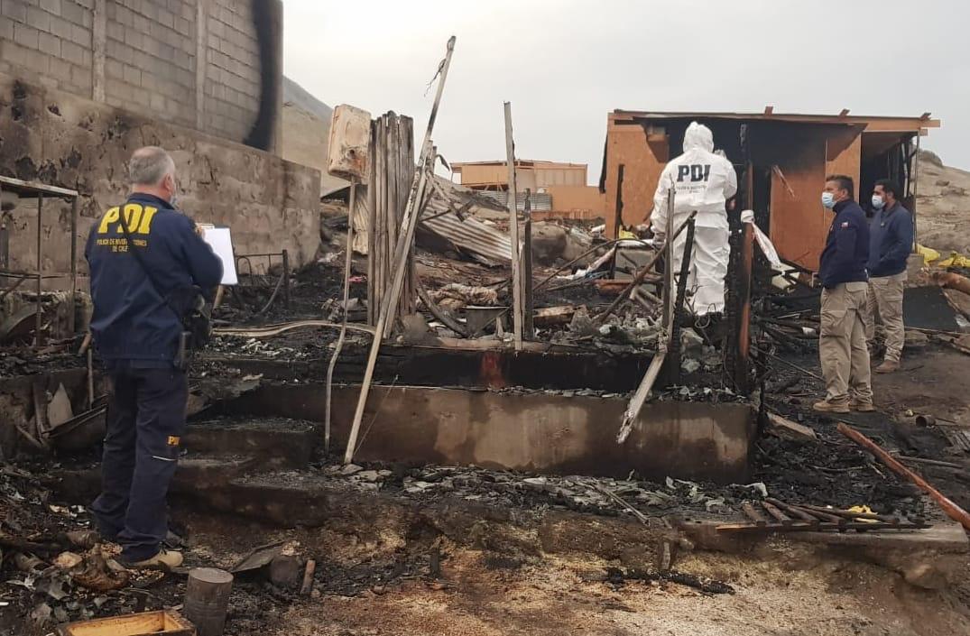 PDI Tarapacá investiga la muerte de niño de 11 años en incendio en Caleta Río Seco