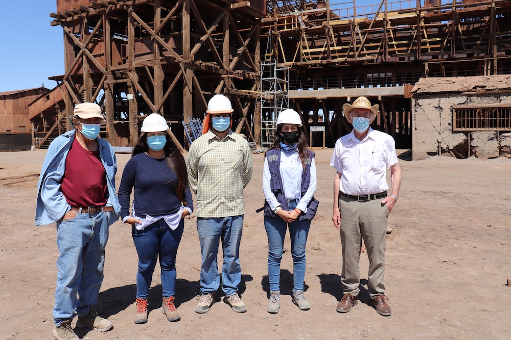 Avanzan obras de reposición de la cubierta de la planta de lixiviación de la Oficina Salitrera Santa Laura, concluyendo la primera etapa