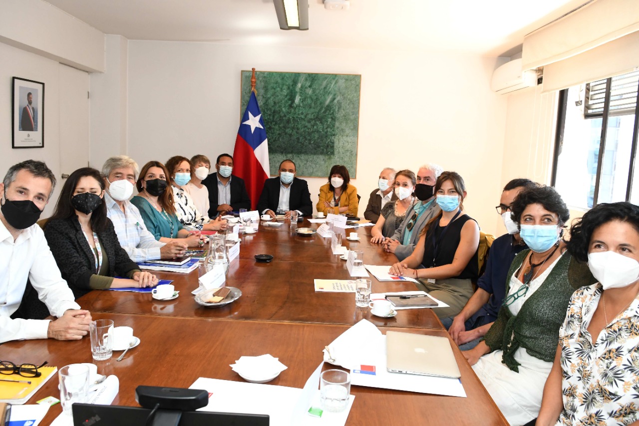 MINEDUC presenta “estrategia de bienestar y convivencia” para el sistema escolar