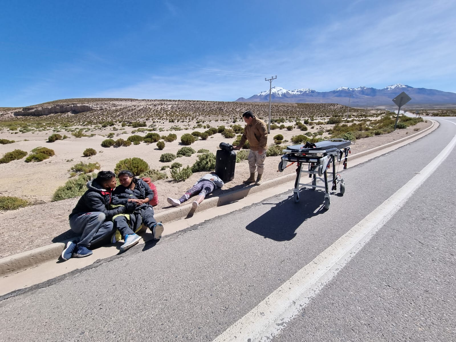 Personal del Ejército de Chile entregó primeros auxilios a migrantes en accidente de tránsito