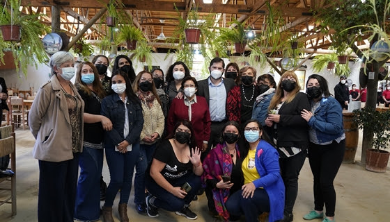 Presidente Boric compartió un desayuno con emprendedoras de Pomaire