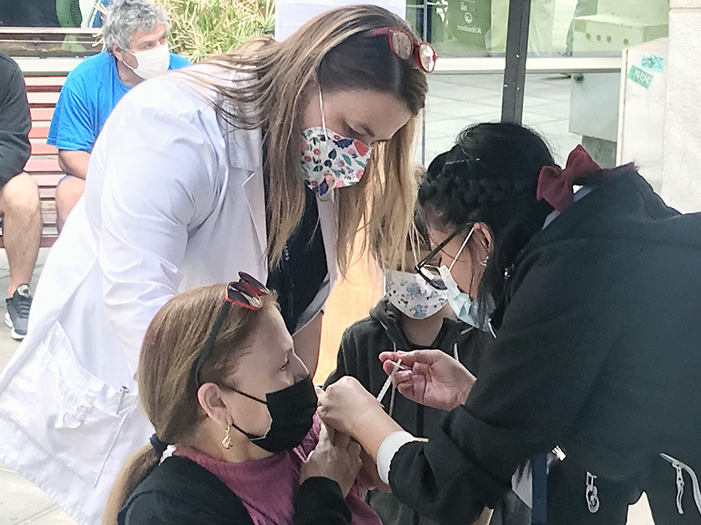 Servicio de Salud Arica tendrá punto de vacunación covid e influenza los fines de semana en el Hospital￼